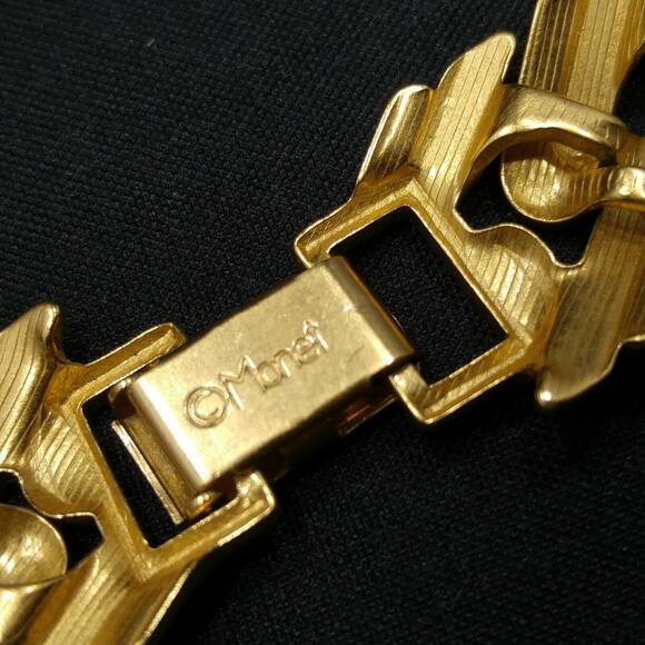 Vintage Monet Gold Plated Wide Chain Choker Necklace Interlocking Links 1980s - Picture 9 of 10